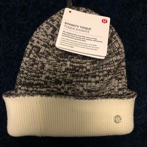 Lululemon Divinity Toque Winter Hat
